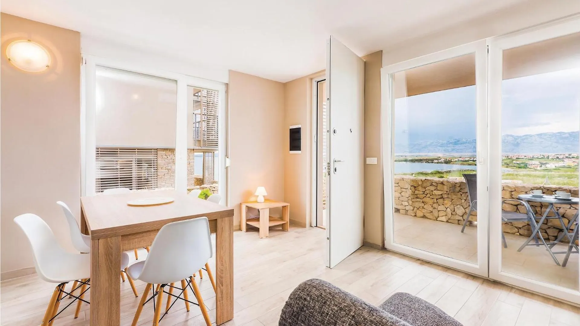 Beautiful Apartment In Povljana With Kitchen