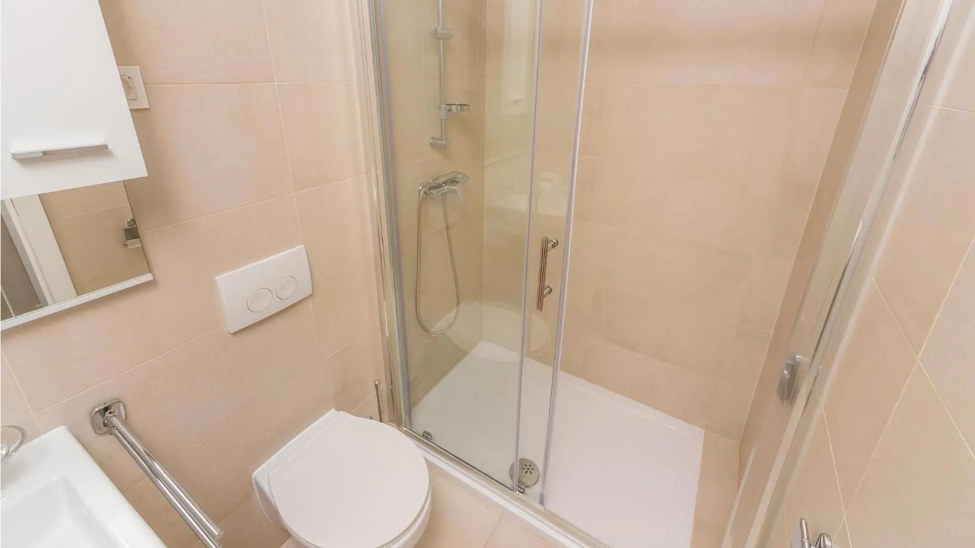 Beautiful Apartment In Povljana With Kitchen