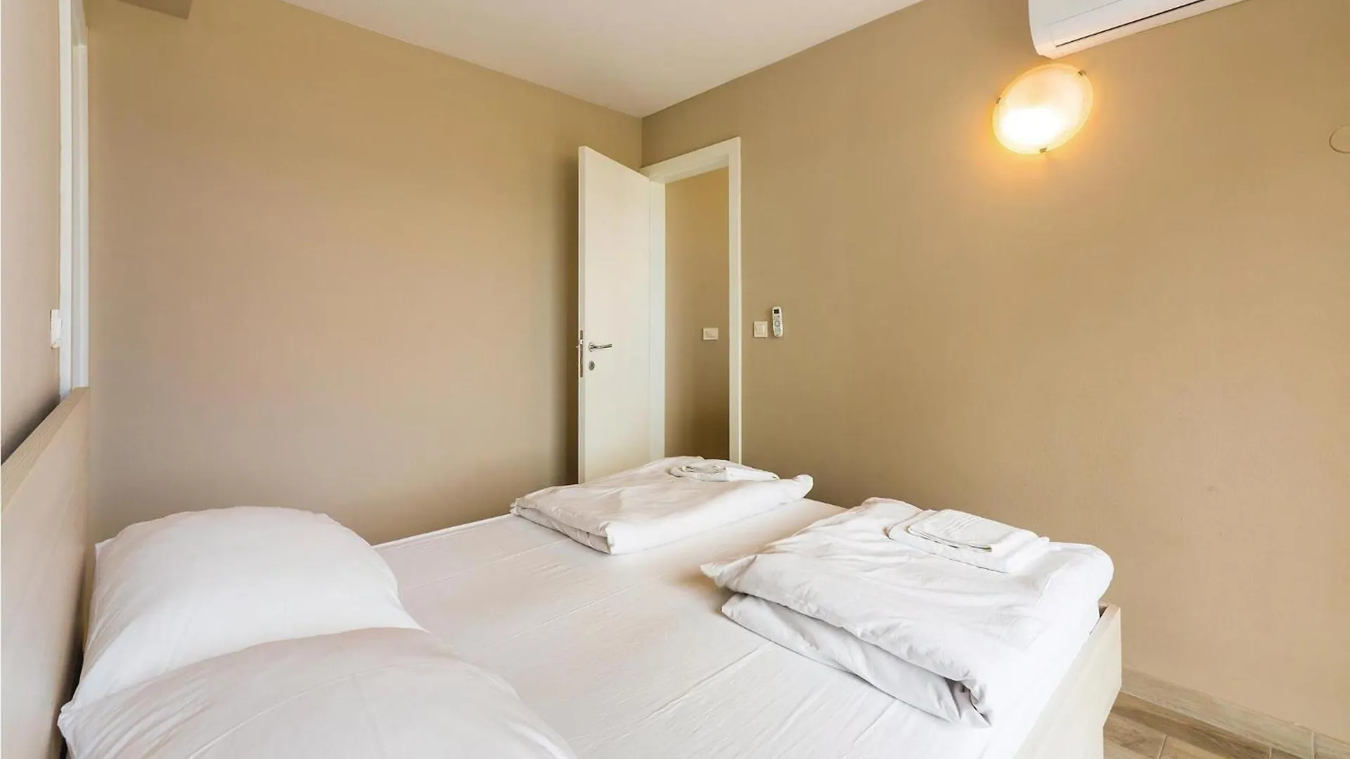 Beautiful Apartment In Povljana With Kitchen