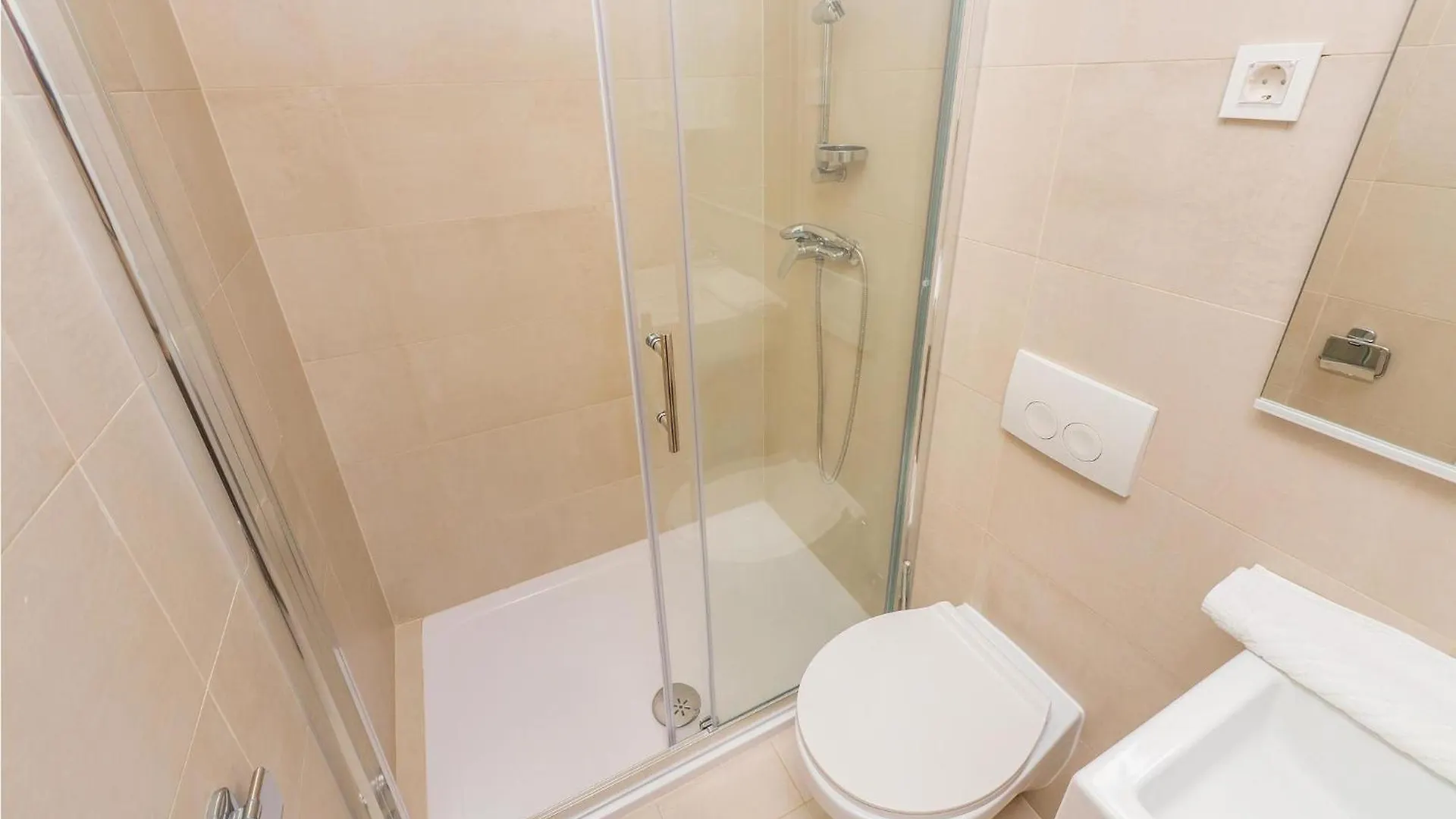 Beautiful Apartment In Povljana With Kitchen